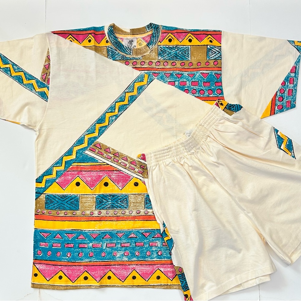 NEW 90’s VINTAGE GEOMETRIC T-SHIRT / SHORT SET